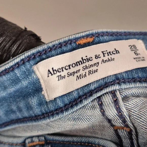 Abercrombie & Fitch jeans with embroidery - Picture 17 of 17